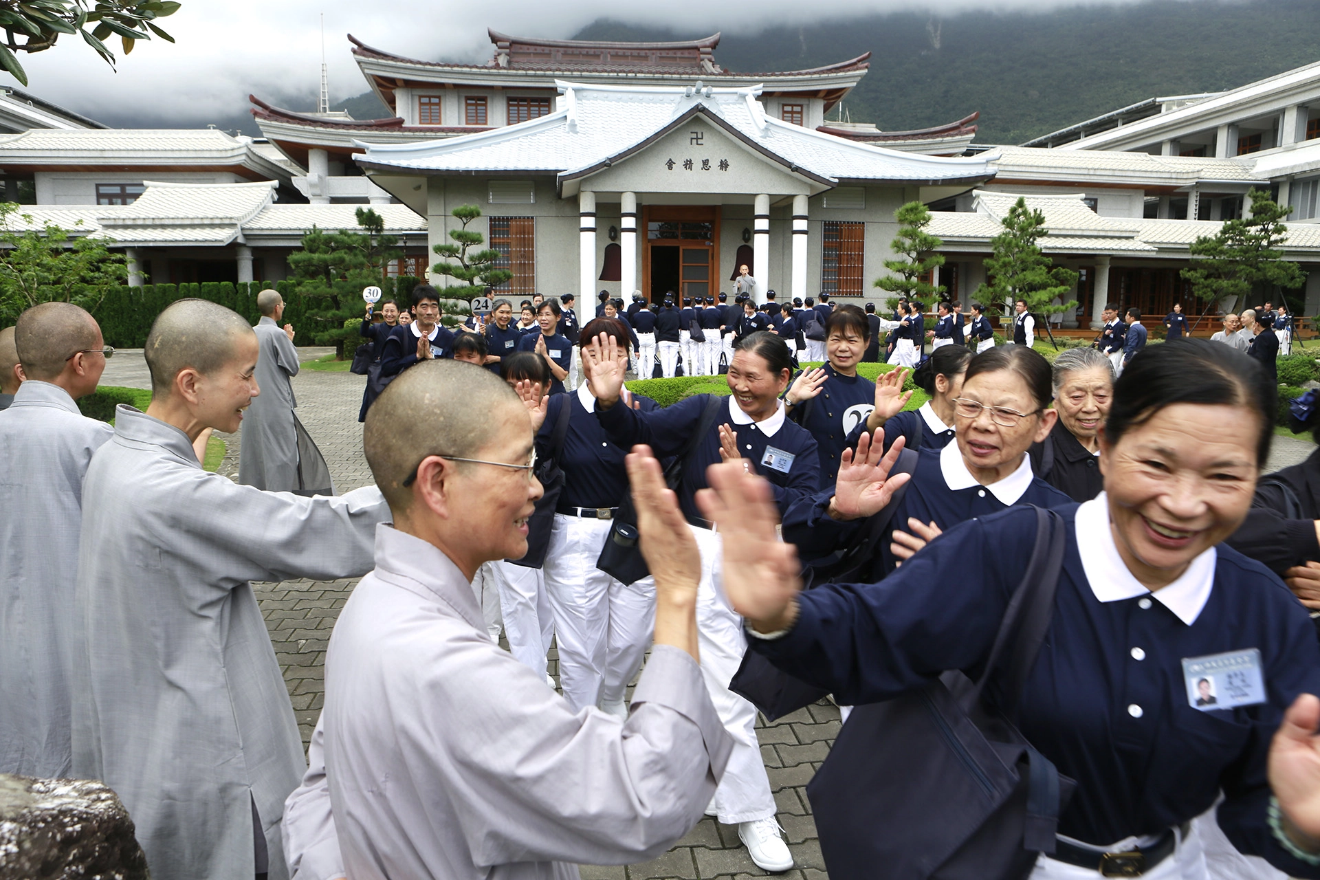 靜思精舍巡禮，凝聚人文教育共知、共識與共行。